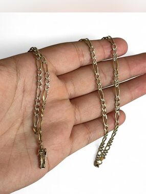 Gold Figaro-Style Chain Necklace w/ pendant